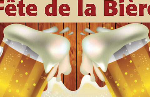 Affiche de la fête de la bière avec 2 chopes pleines