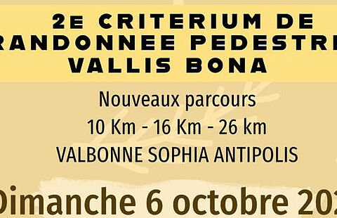 Affiche du critérium de randonnée pédestre avec en photo des personnes marchant sur un sentier